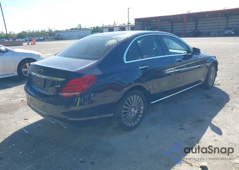 2015 Mercedes-Benz C 300 Luxury из США, поврежденный, VIN 55SWF4JB8FU044367
